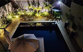 Quarto com banheiro privativo em casa familiar de luxo com piscina em Itaipu